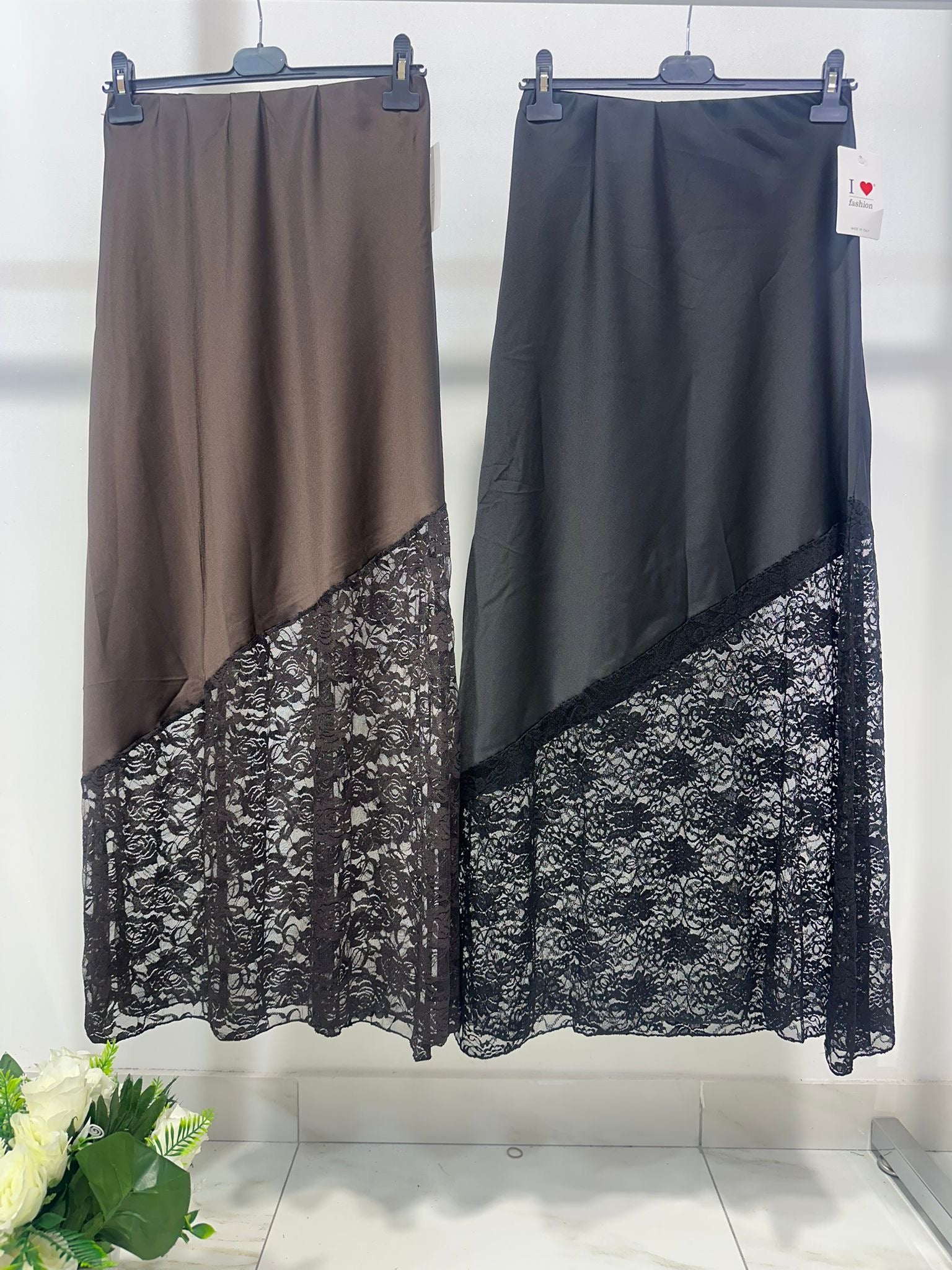 Lace skirt